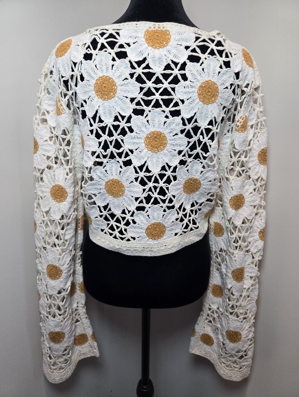 Moon & Madison Crochet Daisy Cardigan Cropped Sweater Large Boho Hippie - Picture 4 of 13